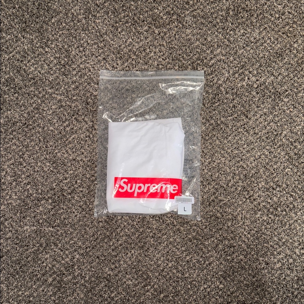 Supreme t-shirt sz. L; multicolor logo Supreme white shirt